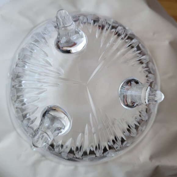 Vintage Fifth Ave Clear Glass Footed Bowl With Embossed Tulip & Leaf Design - Picture 4 of 4